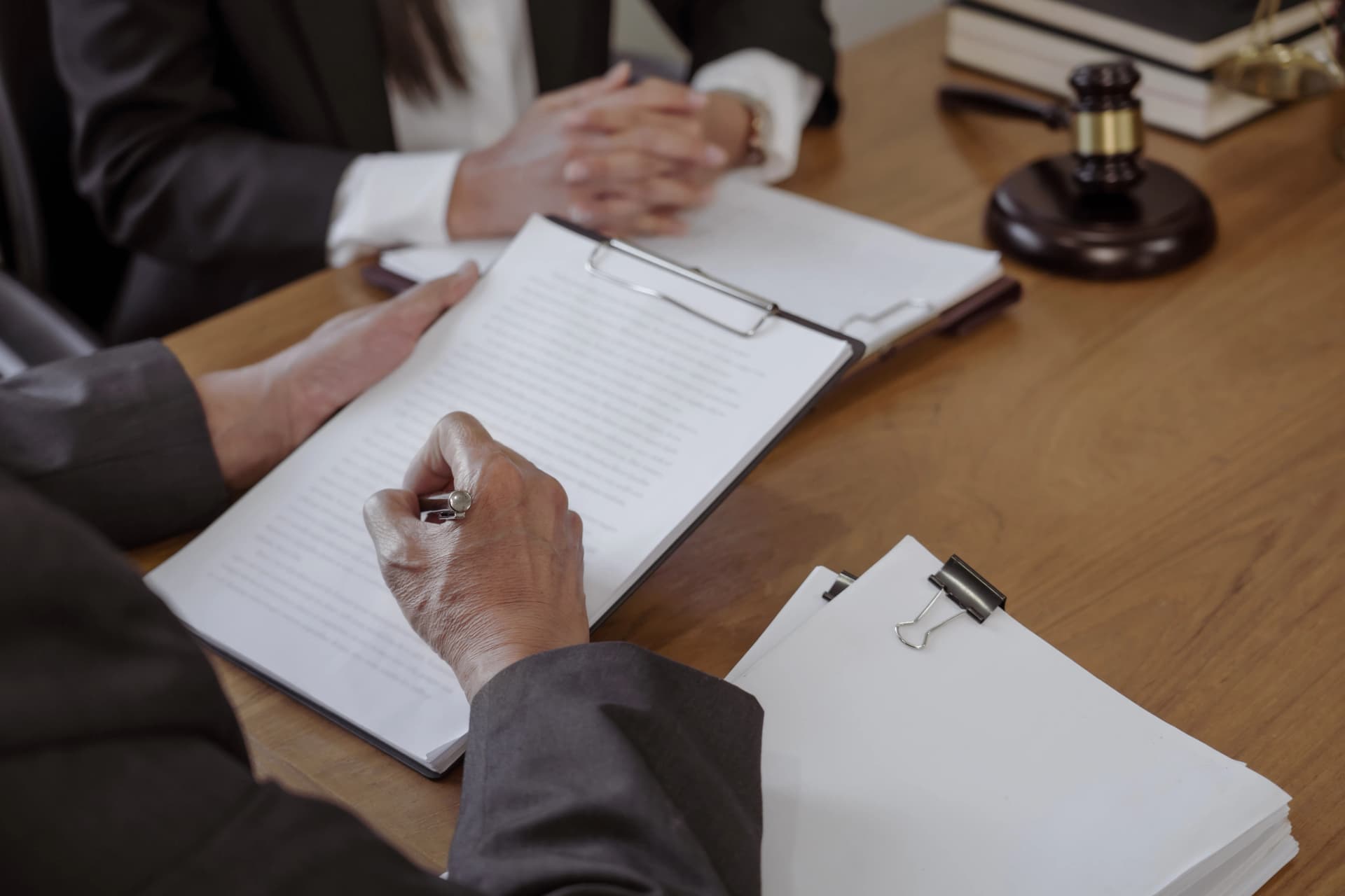 대륜 업무분야 장애인복지법위반 형사변호사 조력